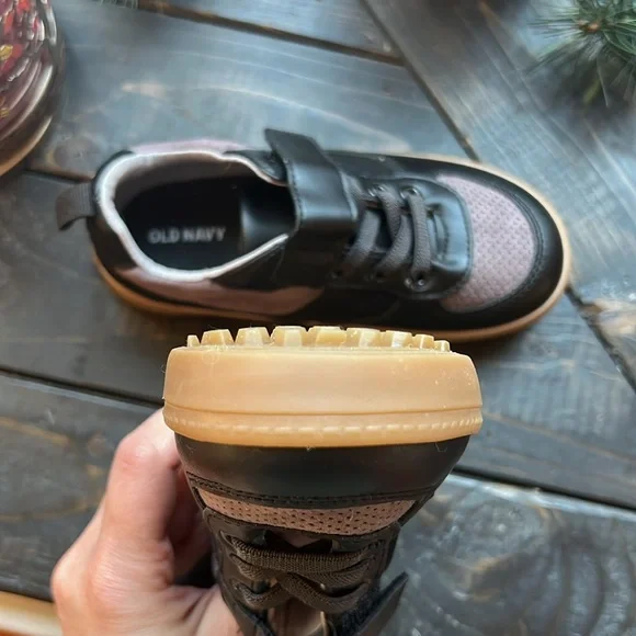 NWOT Old Navy Sneakers - Picture 4 of 7